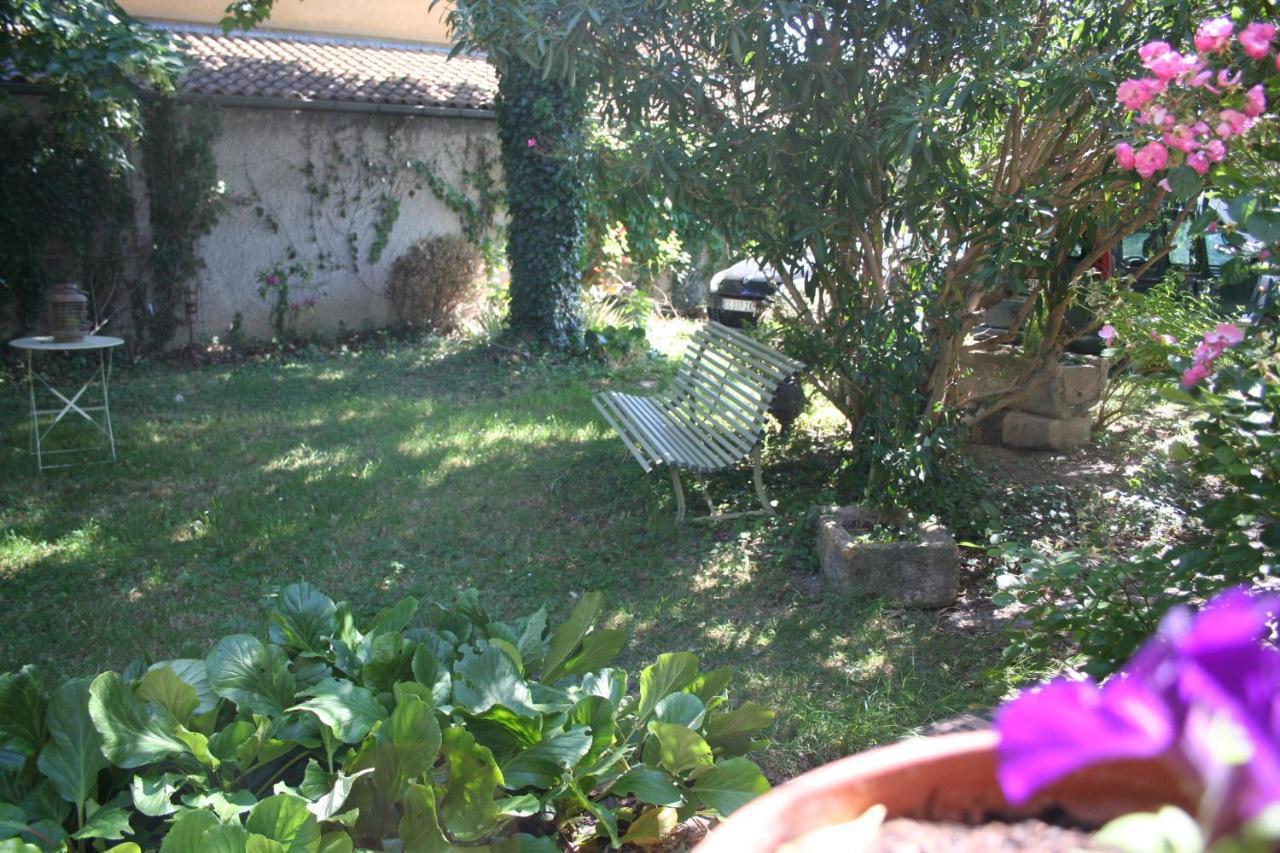 Le Mas Des Dames Appartement Avignon Bagian luar foto